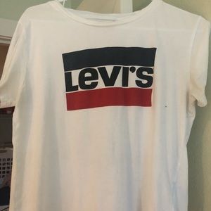 Levi’s Graphic Tee